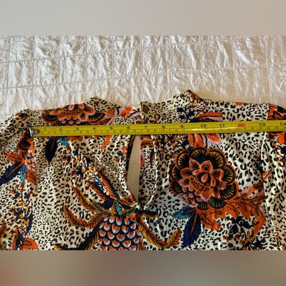 Free People Top Medium Hear Me Roar Floral cheetah leopard Short Sleeve - Picture 11 of 13